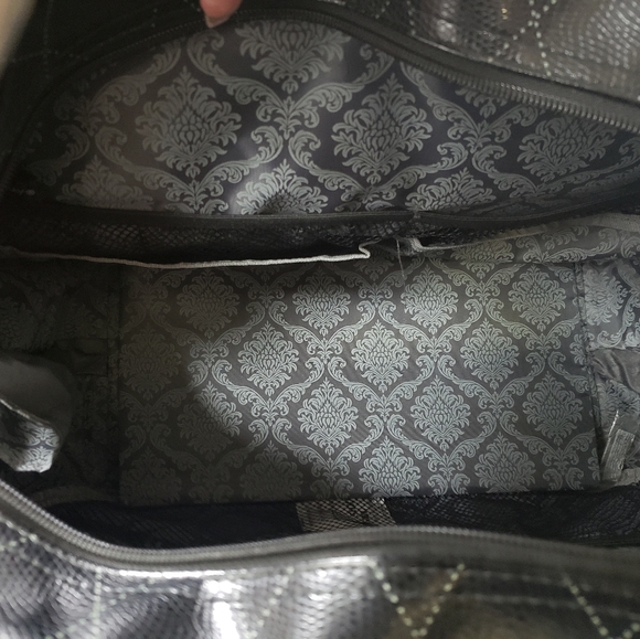 A duffle cosmetics bag from Mary Kay - Picture 2 of 6